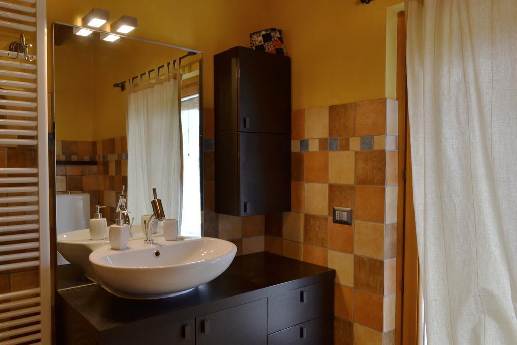 Holiday Home Ca' Del Cinema Mombercelli ห้อง รูปภาพ