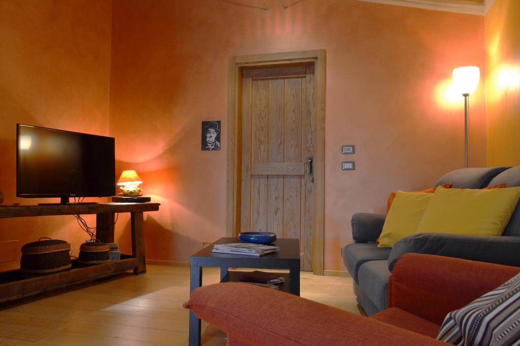 Holiday Home Ca' Del Cinema Mombercelli ภายนอก รูปภาพ